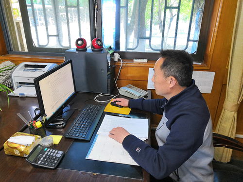 守護(hù)舌尖安全，筑牢疫情防線——飲食服務(wù)中心組織食品安全管理人員在線學(xué)習(xí)與測試紀(jì)實(shí)